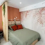 Apartment Le Charvet, Cosy En Plein Coeur De Hyeres